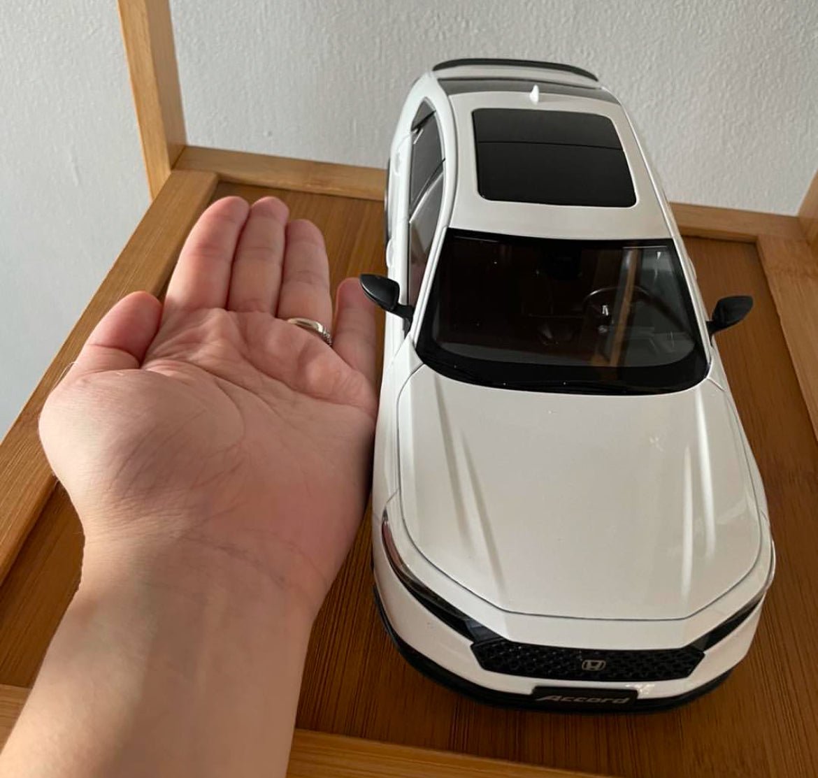 1:18 Honda Accord Sedan Diecast Model Collectible - Nexloop