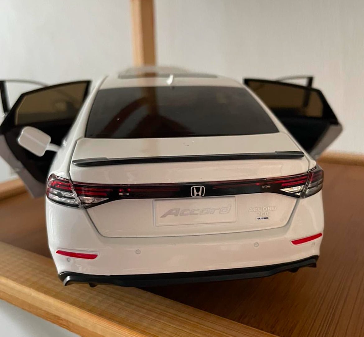 1:18 Honda Accord Sedan Diecast Model Collectible - Nexloop