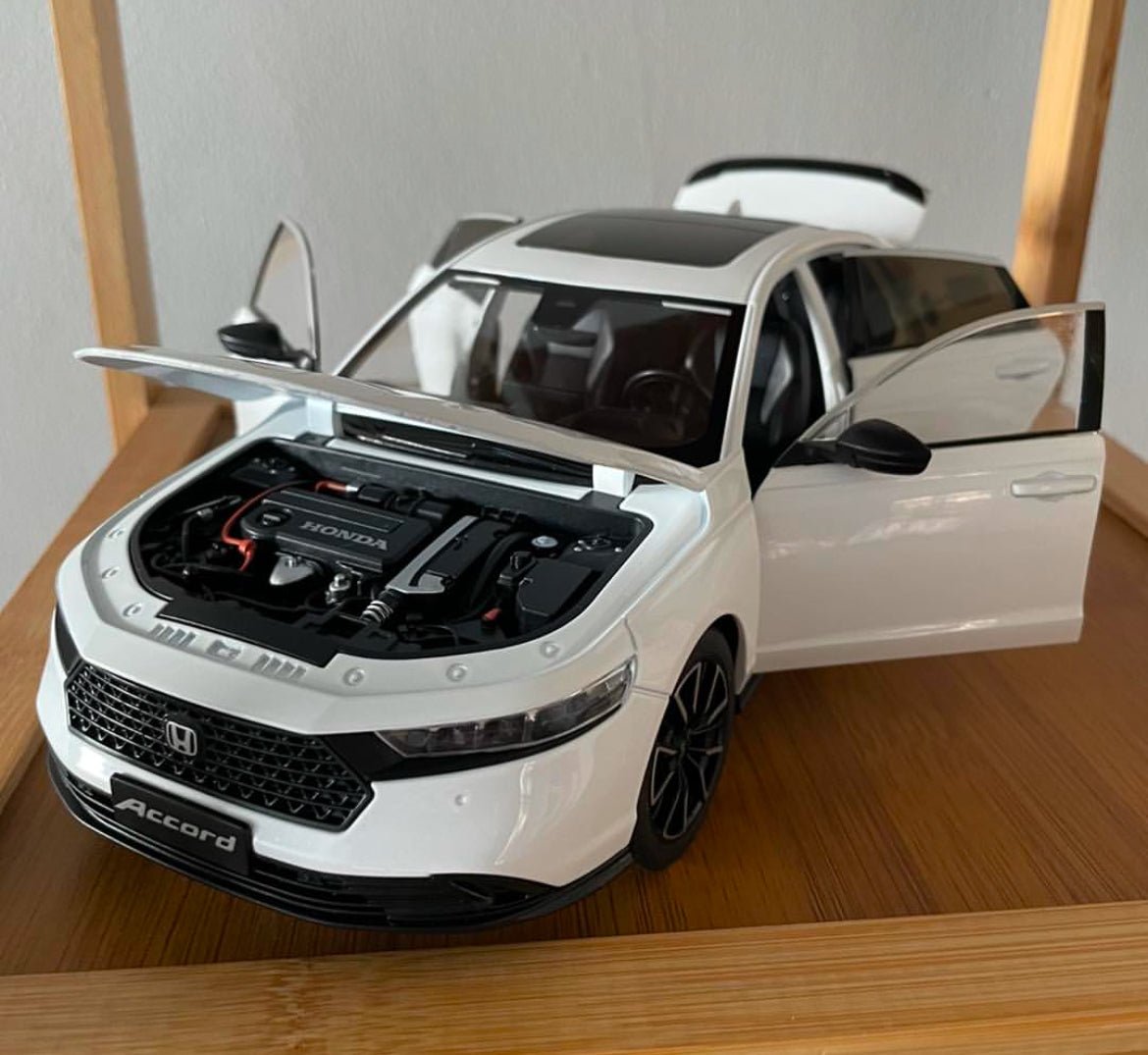 1:18 Honda Accord Sedan Diecast Model Collectible - Nexloop