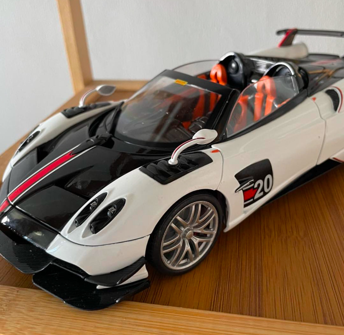 Large 1/18 Pagani Huayra White Diecast Model Supercar