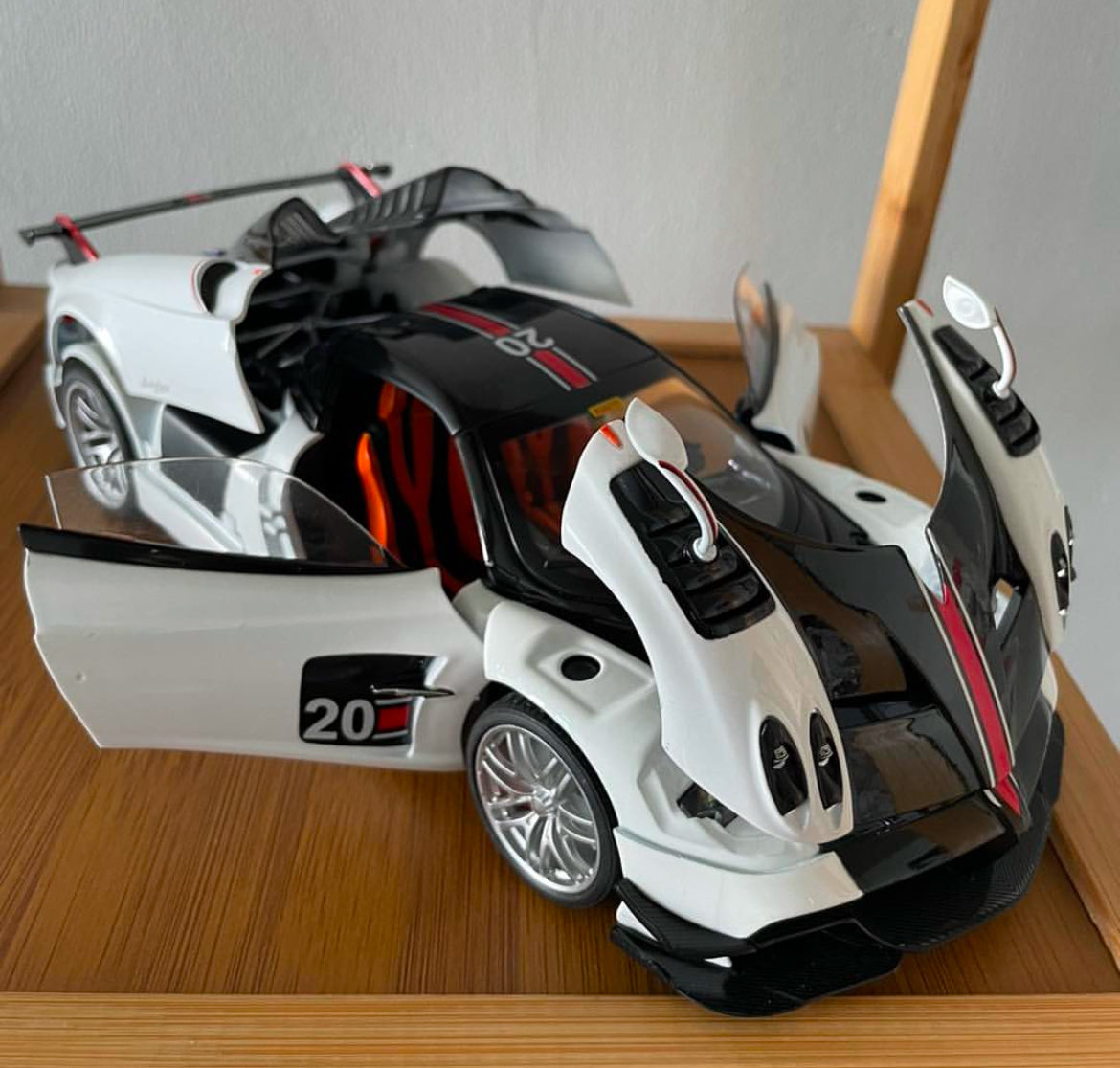 Large 1/18 Pagani Huayra White Diecast Model Supercar