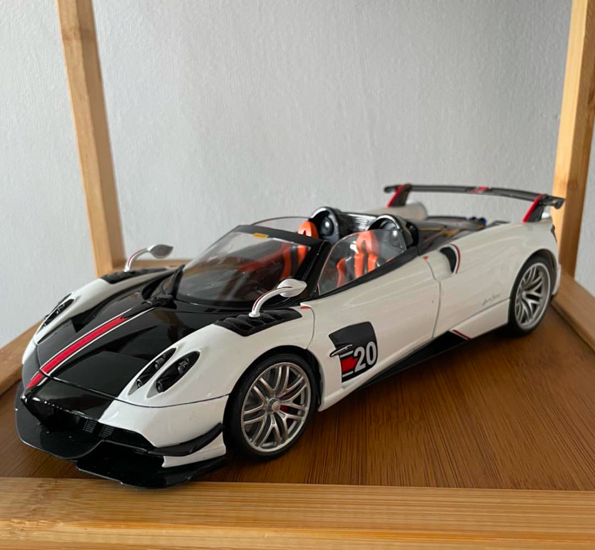 Large 1/18 Pagani Huayra White Diecast Model Supercar