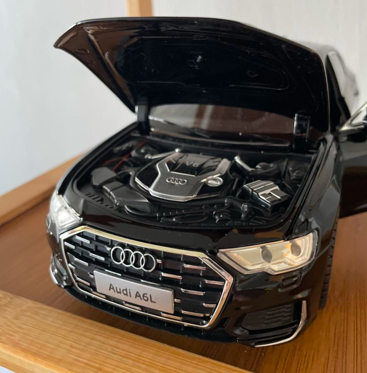1:18 Audi A6L 55 TFSI Model Black Luxury Sedan Collectible