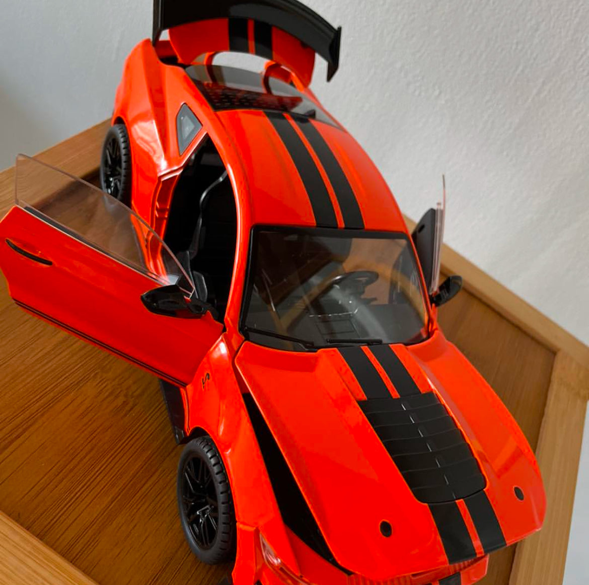 Large 1:18 Scale Orange Mustang GT500 Metal Car Model