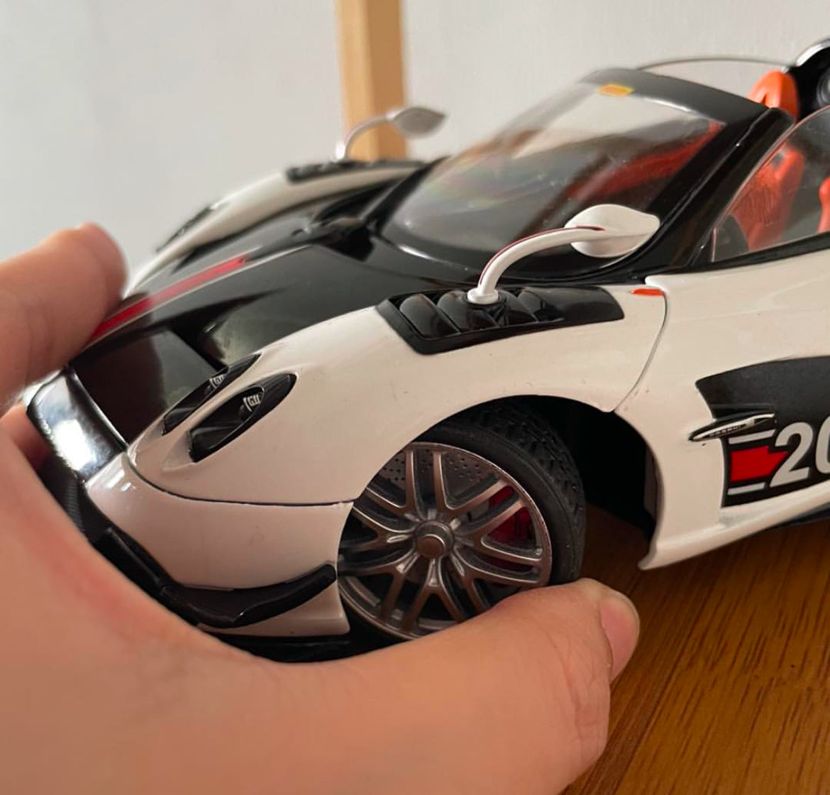 Large 1/18 Pagani Huayra White Diecast Model Supercar