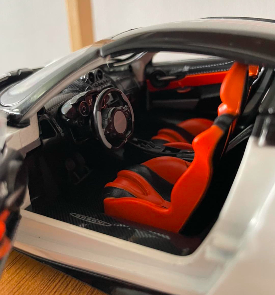 Large 1/18 Pagani Huayra White Diecast Model Supercar