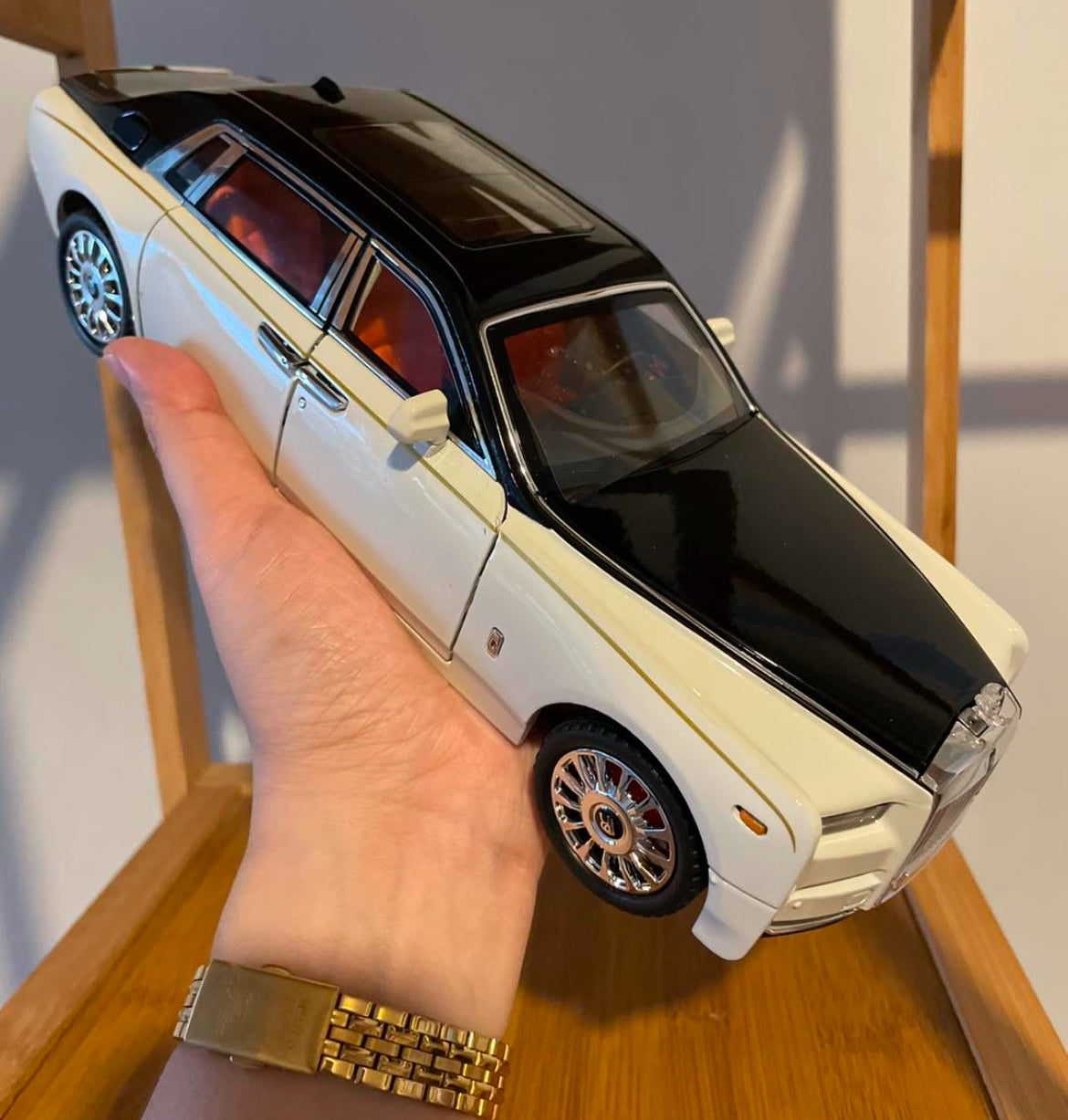 1:18 Rolls-Royce Phantom Model Car Collectible
