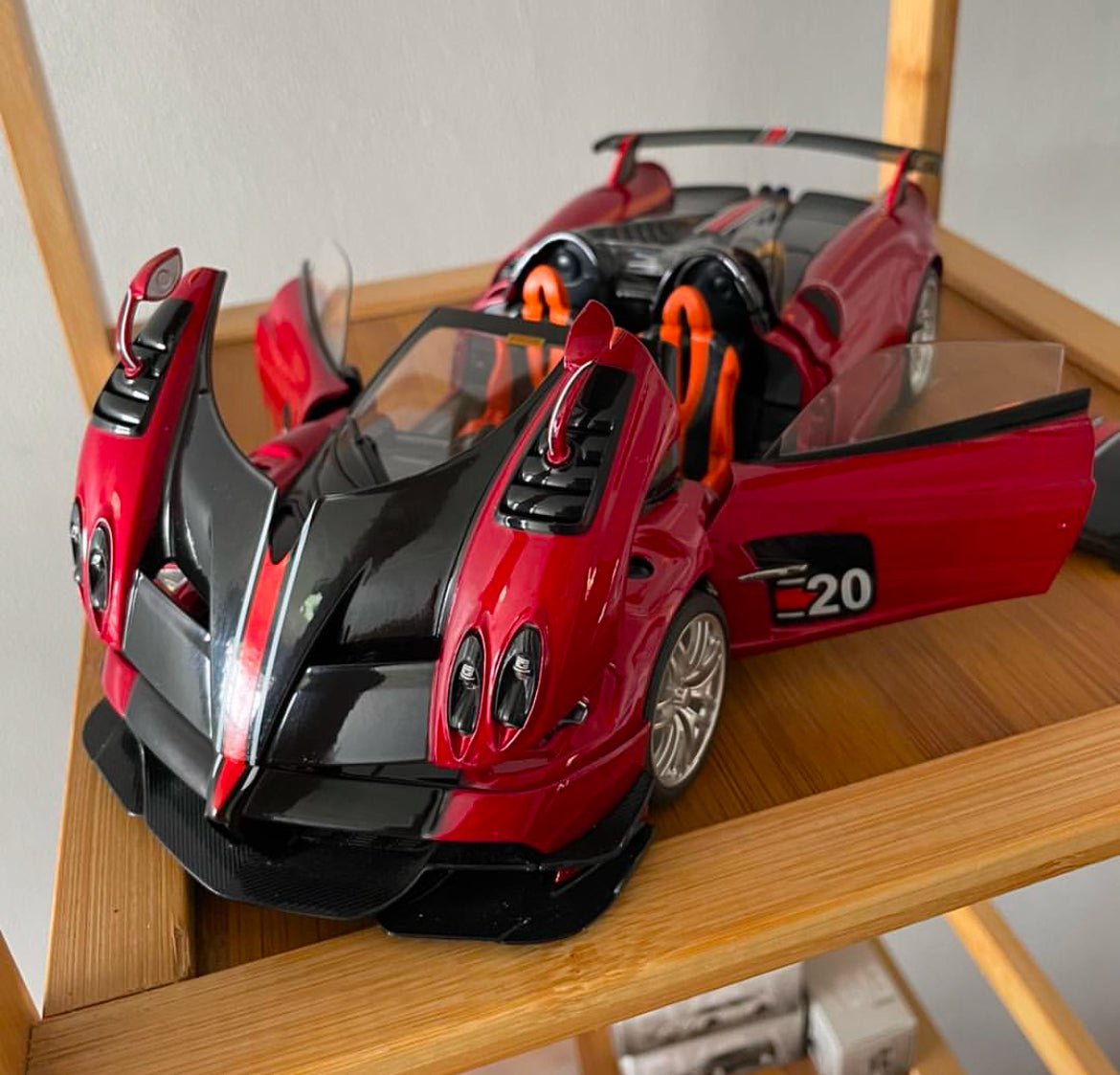 Large 1/18 Pagani Huayra Red Diecast Model Supercar - Nexloop