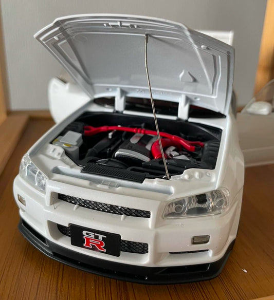 Large White 1:18 Nissan Skyline GT-R R34 Metal Model Collectible
