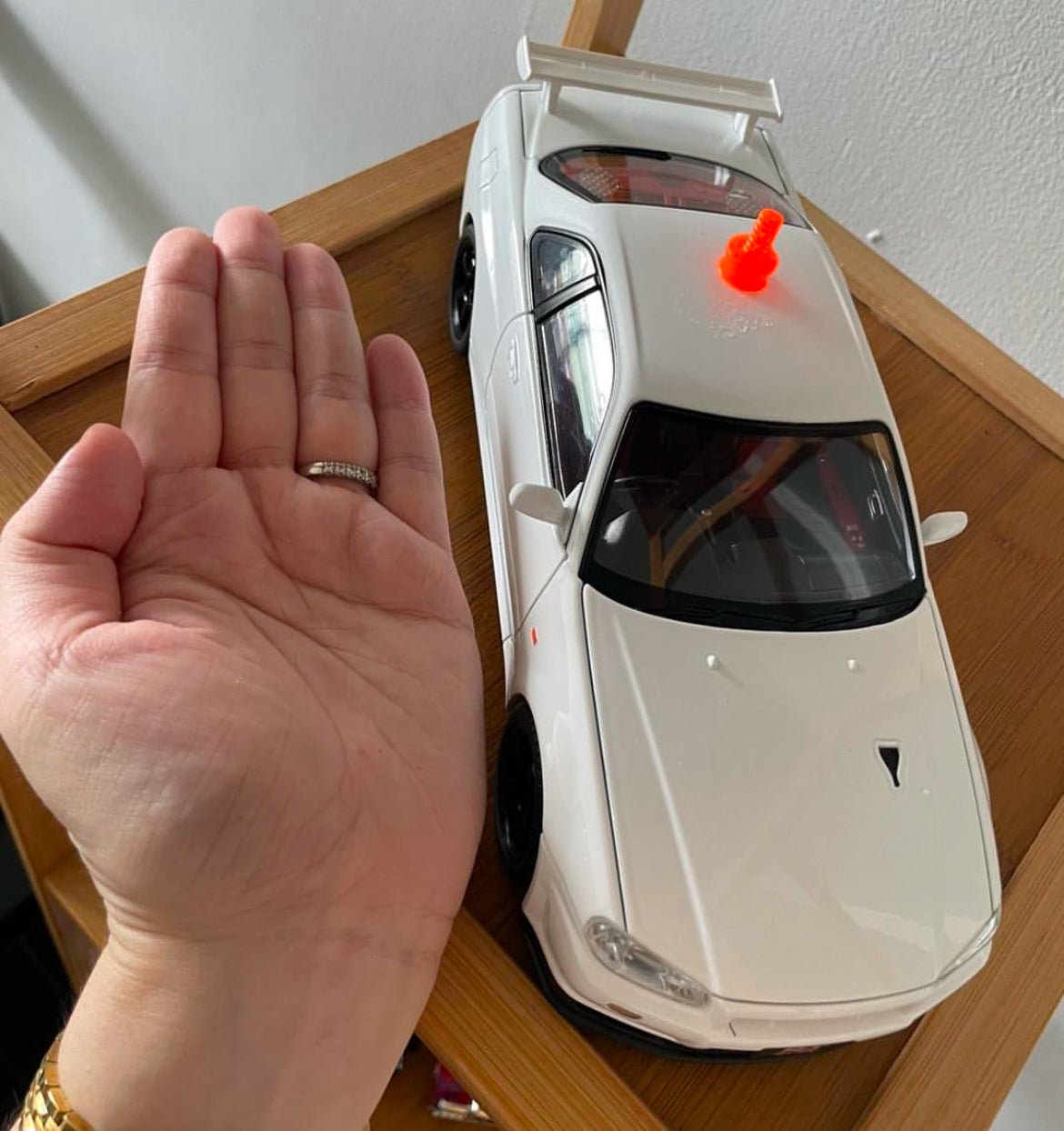 Large White 1:18 Nissan Skyline GT - R R34 Diecast Model Collectible - Nexloop