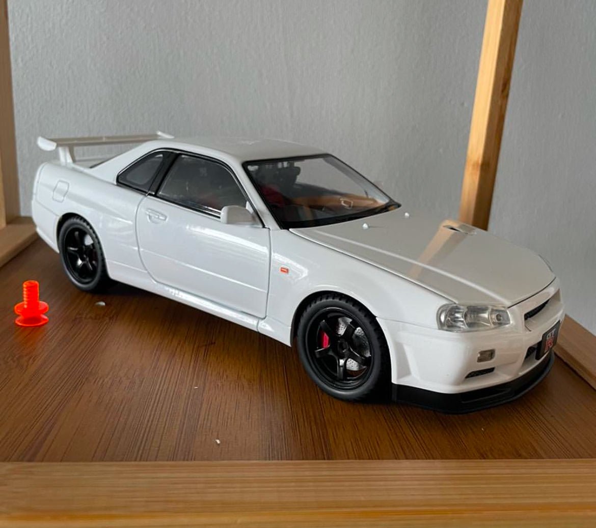Large White 1:18 Nissan Skyline GT - R R34 Diecast Model Collectible - Nexloop