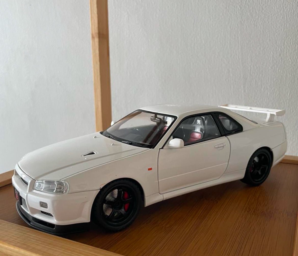 Large White 1:18 Nissan Skyline GT - R R34 Diecast Model Collectible - Nexloop